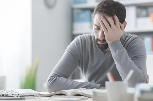 重庆看心理科选哪家医院好？强迫症患者换个生活环境，症状会减轻吗？