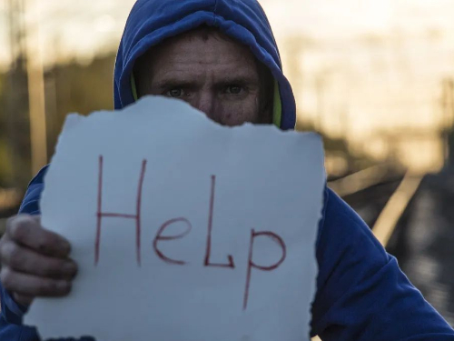 重庆心理专科医院哪家好？长期孤独感是否是诱发广泛性焦虑障碍的重要因素？