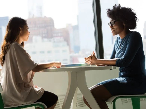 重庆做心理咨询选哪家医院更好？认知行为疗法对纠正抑郁症患者的负面认知有哪些具体作用？